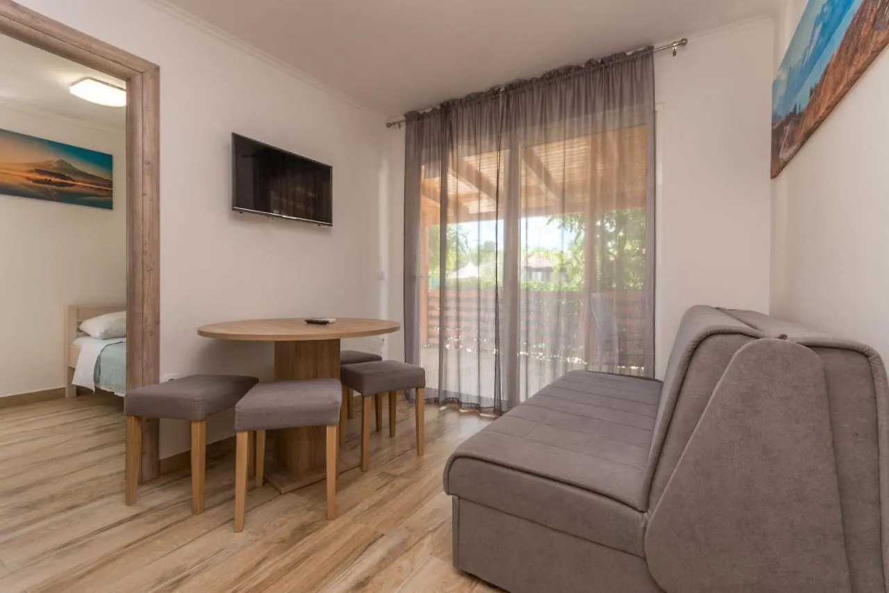 Hotel Camp Mateo With Pool Drage